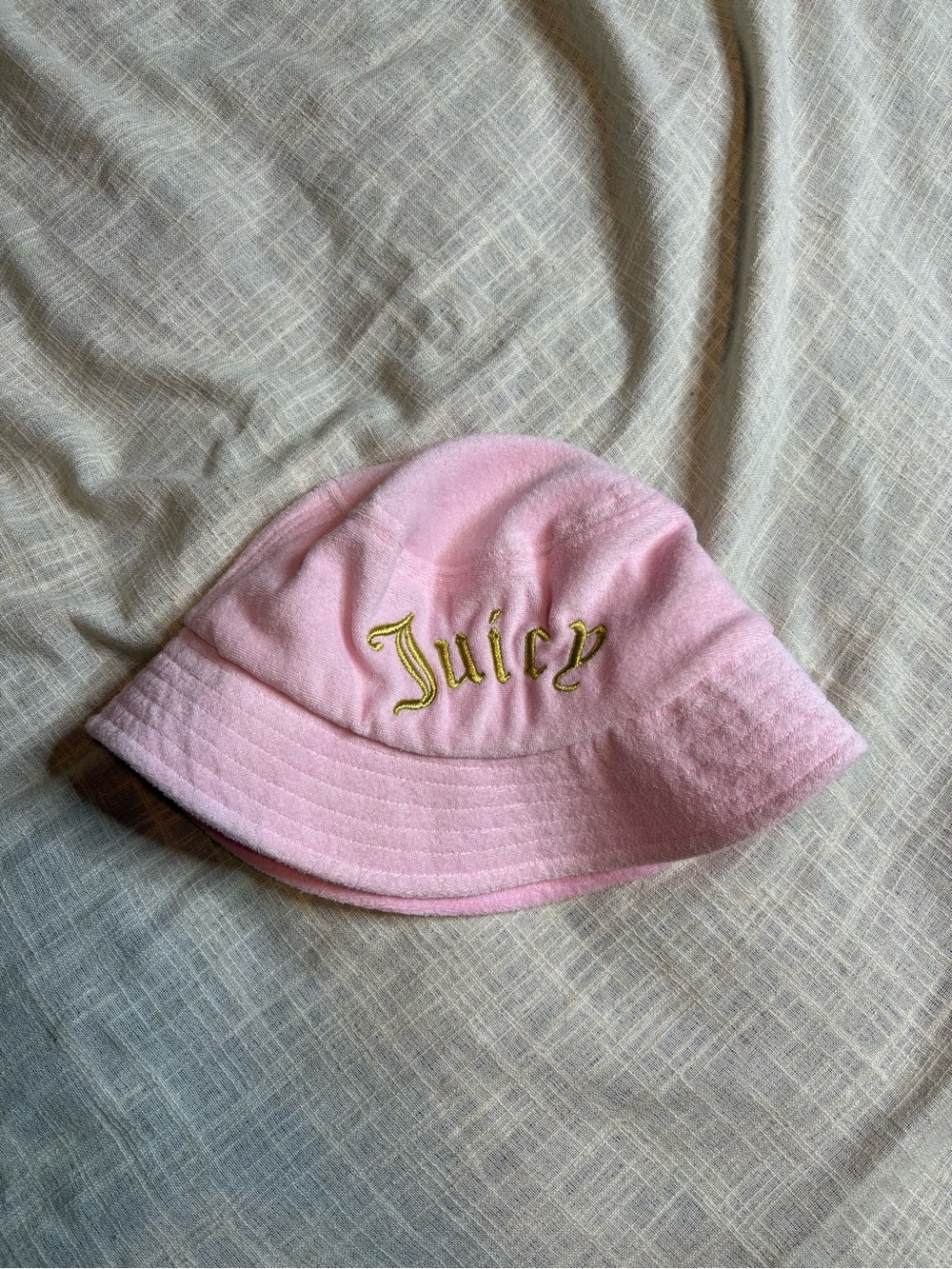 Juicy Couture Baby Pink Terry Cloth Bucket Hat Gold Embroidered Logo Y2K Fashion
